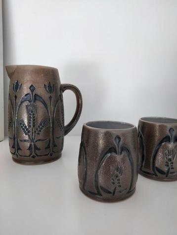 Art Nouveau Jugendstil keramiek kruik en drinkbekers