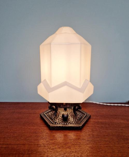 Lampe de table Art Déco, style Skyscraper, années 1920-30, Antiquités & Art, Antiquités | Éclairage, Enlèvement ou Envoi