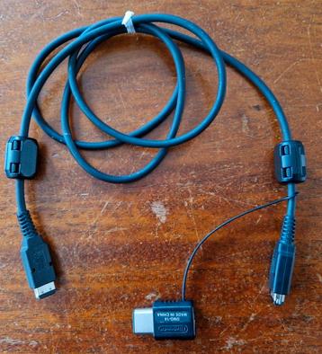 Nintendo Game Boy CGB-003 link kabel en DMG-14 link adapter.
