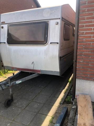 caravan 750 kg met wat opkanwerk zıe foto