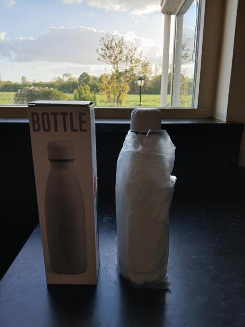 bouteille d'eau Thermos Thermos blanc NEUF en boîte, Sports & Fitness, Gourdes d'eau, Neuf, Envoi