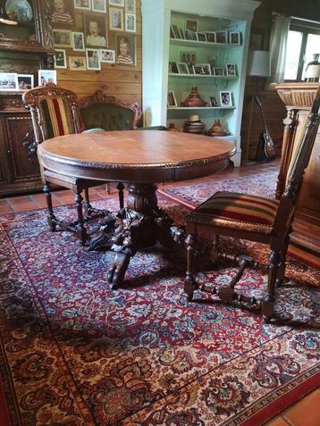 Belle table ovale antique avec 2 chaises (gratuites)