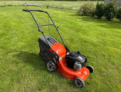 Tondeuse thermique Husqvarna LC140, Tuin en Terras, Grasmaaiers, Zo goed als nieuw, Benzine-grasmaaier, 40 t/m 49 cm, Cirkelmaaier