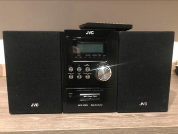 JVC. Model CA-UX200. 32w. Met afstandsbediening en kabels 