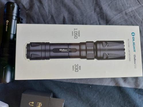 Olight Odin Turbo noire, Caravans en Kamperen, Zaklampen, Zo goed als nieuw, Batterij, Ophalen