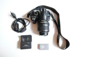 Nikon D3000 + 18-55mm 3.5-5.6