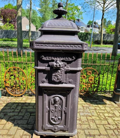 Monumentale gietijzeren Belgische brievenbus postbus 1,6 M, Jardin & Terrasse, Boîtes aux lettres, Comme neuf, Sur pied, Fer, Enlèvement ou Envoi