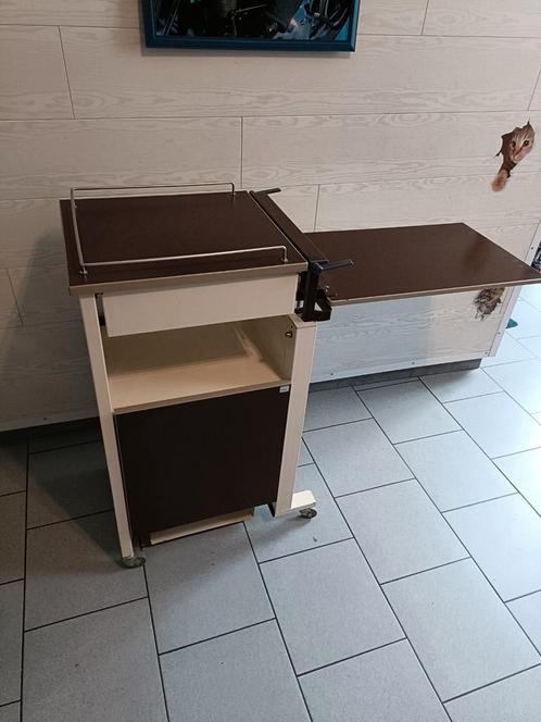 Armoire Table de lit médicalisé ou pour fauteuil (nickel, Diversen, Verpleegmiddelen, Ophalen