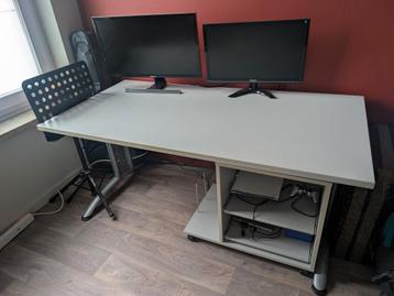 Lichtgrijze bureau met kastje (GRATIS)