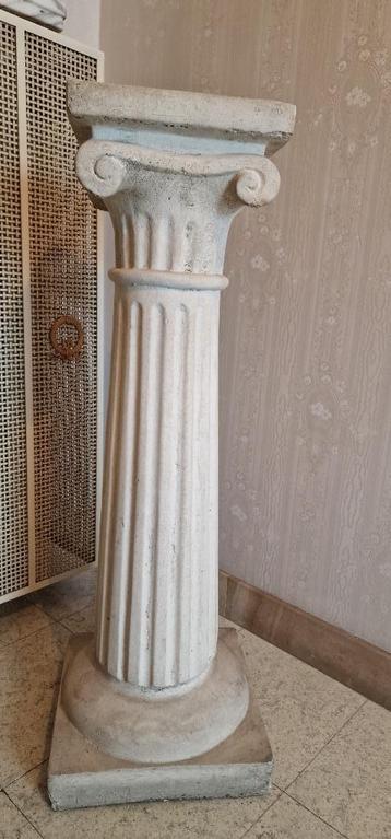  2 colonnes doriques en pierre moulée blanche