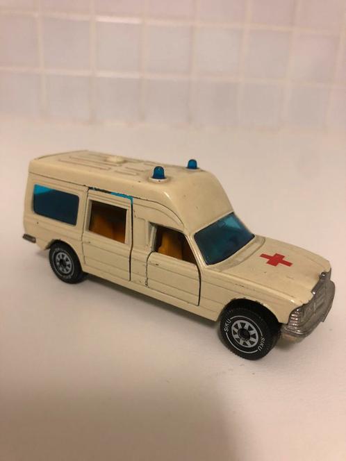 Ambulance Mercedes Krankenwagen, Hobby & Loisirs créatifs, Voitures miniatures | 1:50, Utilisé, Voiture, SIKU, Enlèvement ou Envoi