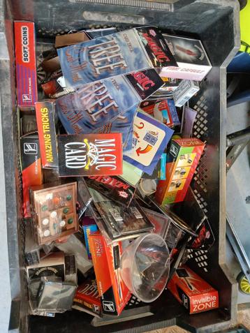 Divers tours de magie pour enfants et boîtes brunes