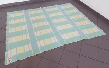 Te koop wollen vintage deken met ruitmotief (213 x 170 cm).