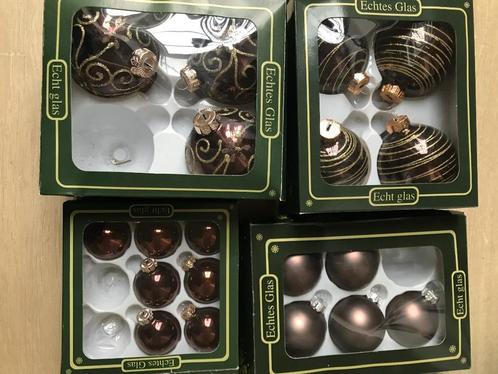 Bruine kerstballen met gouden versiering in verschillende m, Diversen, Kerst, Ophalen of Verzenden