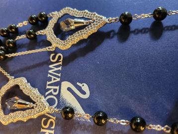 collier de perles noires Swarovski 120 euros sans service de