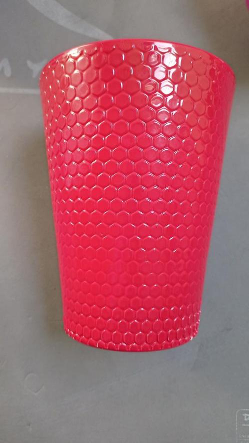 Vase en faïence rouge motif écaille de poisson, Maison & Meubles, Accessoires pour la Maison | Vases, Comme neuf, Rouge, Moins de 50 cm