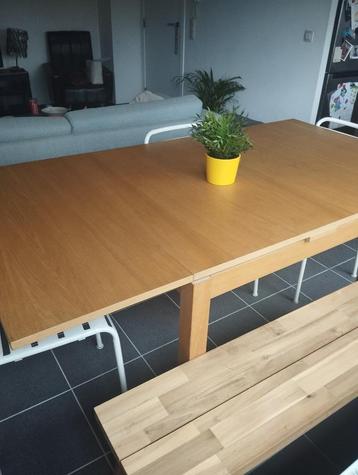 Lange houten tafel, kan tot vierkante tafel gemaakt worden 