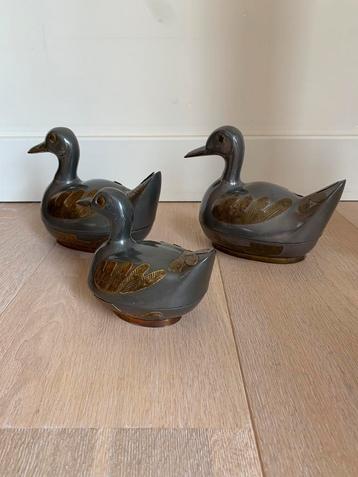 3 magnifiques canards vintage en étain et en cuivre 