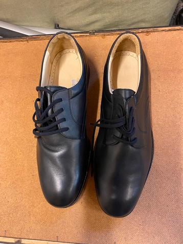 Chaussures homme neuves en pur cuir noir taille 45
