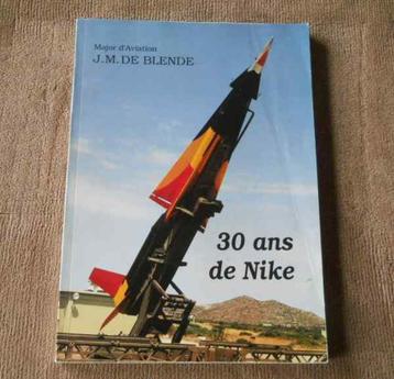 30 ans de Nike  (Major d' Aviation J. M. De Blende)  -  FBA