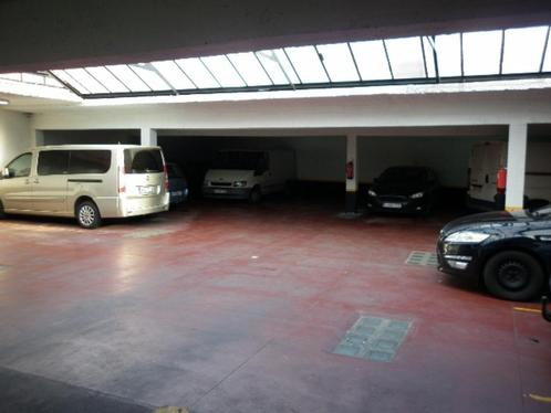 Overdekte auto- staanplaats te huur- Centraal station A'pen, Immo, Garages & Places de parking, Anvers (ville)
