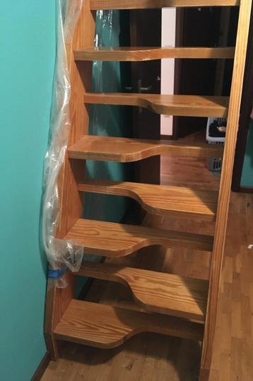 Escalier à pas japonais en bois massif solide (ép. bois 4cm)