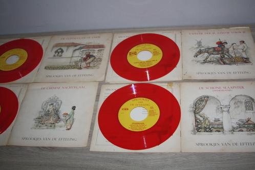 4 oude singles ,sprookjes van de Efteling , rood vinyl, Collections, Efteling, Utilisé, Autres types, Enlèvement ou Envoi