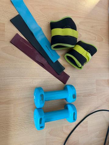 Workoutset met gewichten en weerstandsbanden