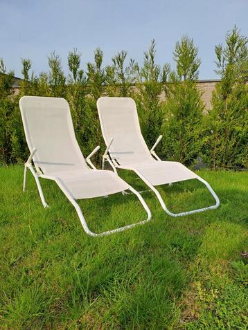 2 ligstoelen  strandstoelen ligzetel zetel tuinstoelen