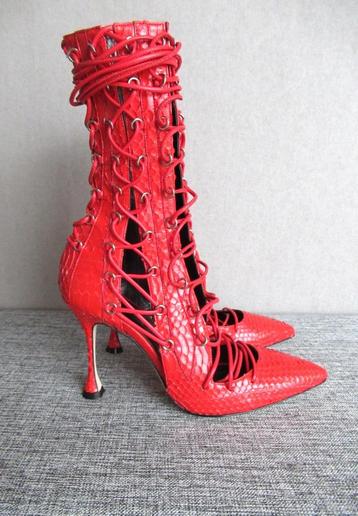 Nieuwe Liudmila laarzen in rood slangenleder, mt 37