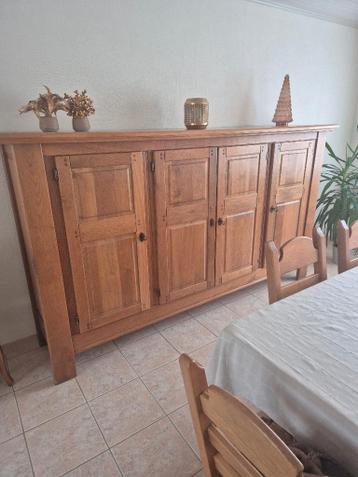 Complete eike eetplaats + tafel en 6 stoelen