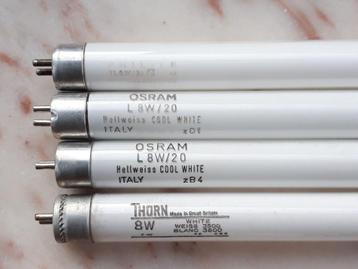 4 TL lampjes 8W 29 cm van noodverlichting