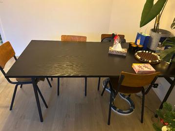 Zwarte eettafel Gratis