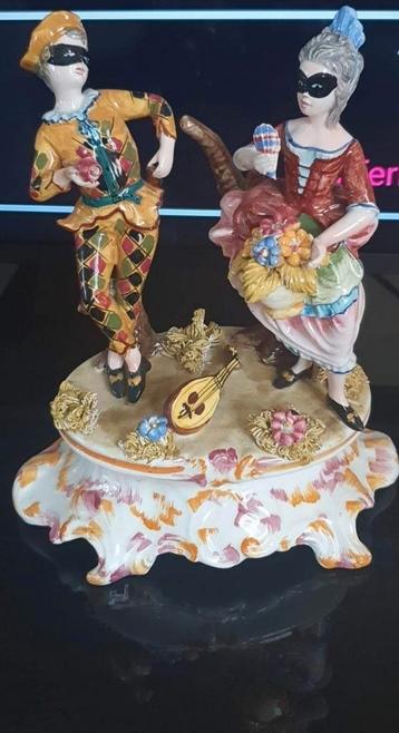 Grande statue de mascarade de Capodimonte, unique et rare. 