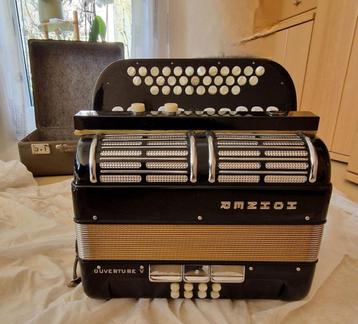 Hohner ouverture V Trekzak Harmonica 5-chörig C/F gestemd.