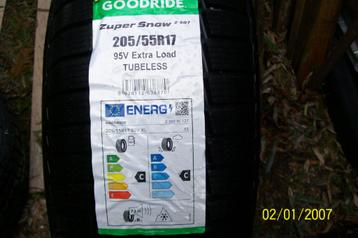 A VENDRE 2 pneus hiver NOUVEAU de marque GOODRIDE 205/55/R17