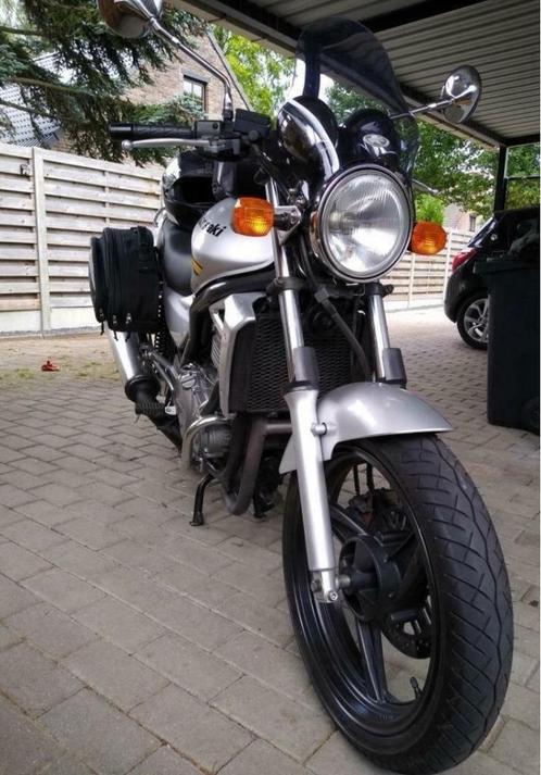 Moto - Kawasaki, Motos, Motos | Kawasaki, Particulier, Naked bike, plus de 35 kW, 2 cylindres, Enlèvement ou Envoi