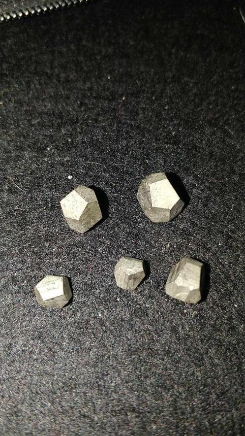 5 pyrites pentagonododécaédriques d'Ambas Aguas, Espagne, Collections, Minéraux & Fossiles, Minéral, Enlèvement ou Envoi