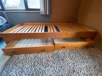 Lattenbodem met twee opbergvakken