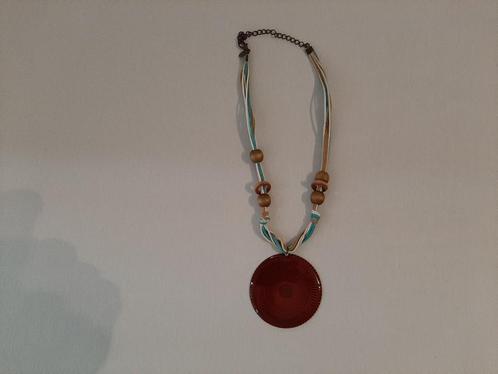 Collier avec amulette brune, Bijoux, Sacs & Beauté, Colliers, Enlèvement ou Envoi