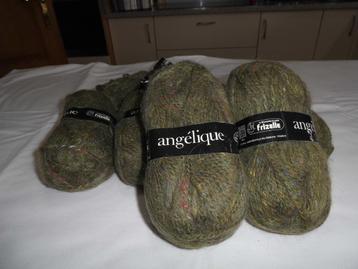 Pelote de laine Angélique (6 pelotes + ) vert.