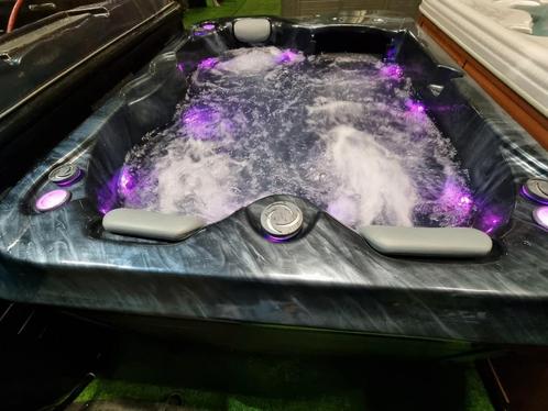 💦gecko spa design jacuzzi 💦nog geen jaar gebruikt ‼️, Jardin & Terrasse, Jacuzzis, Comme neuf, Filtre, Pompe, Enlèvement ou Envoi