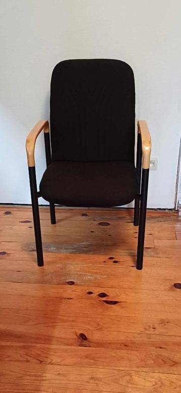 6 Stevige mooie zwarte stoelen met houten leuning 