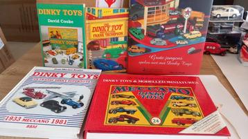 5 livres de catalogue de dinky-toys