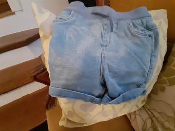 short stylé et confortable en denim clair de TAL 