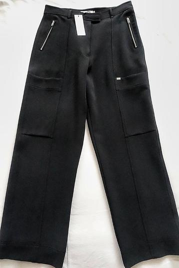 Neuf avec étiquette: pantalon Calvin Klein. Taille 36.