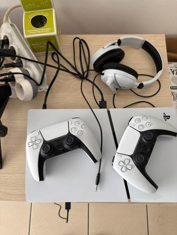 Playstation 5, headset en 2 controllers