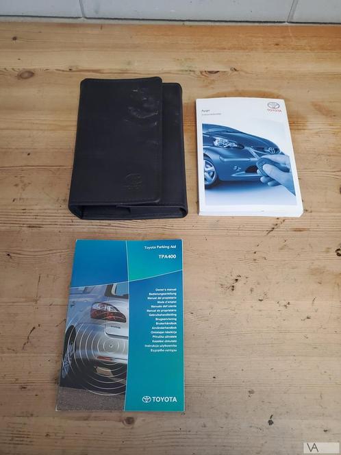 Toyota Aygo 2005 tot 2013 instructieboekje met lederen map, Autos : Divers, Modes d'emploi & Notices d'utilisation, Enlèvement ou Envoi