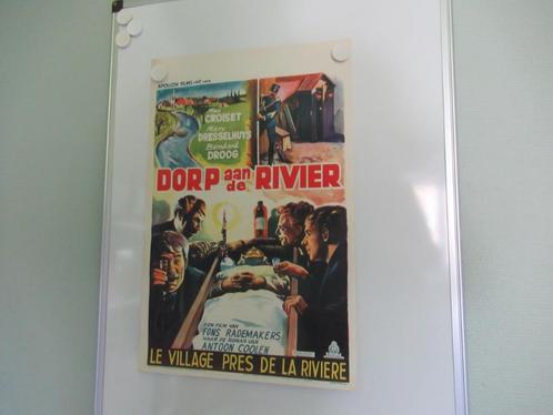 AFFICHE DU FILM RIVERSIDE VILLAGE, Collections, Posters & Affiches, Comme neuf, Cinéma et TV, A1 jusqu'à A3, Rectangulaire vertical