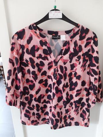 DRESS In Roze top met print Maat: 40 Prijs: € 2